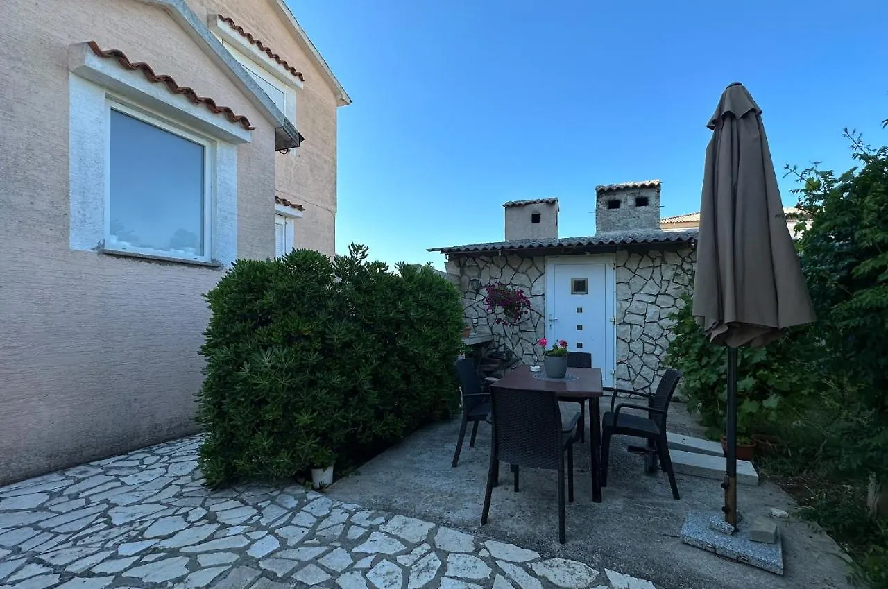 Apartment Povljana 6298B