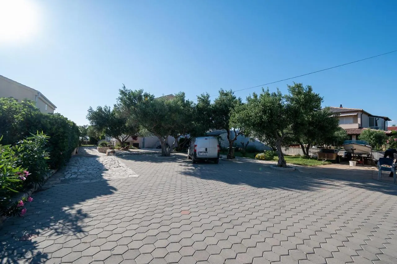 Apartment Povljana 6298B 0*,  Croatia