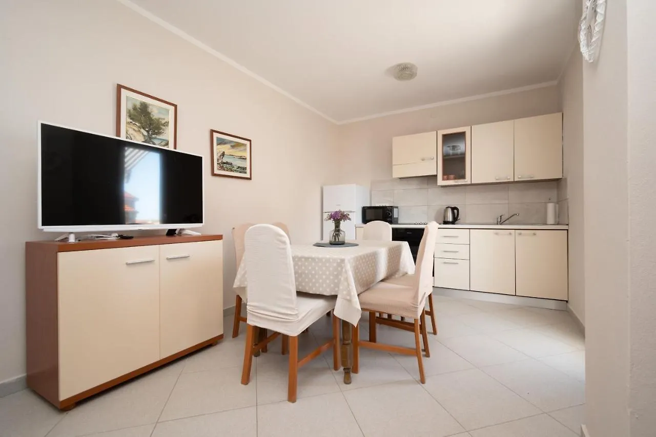 Apartment Povljana 6298B Croatia