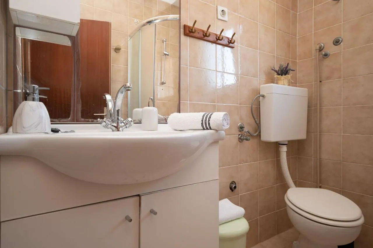 Apartment Povljana 6298B