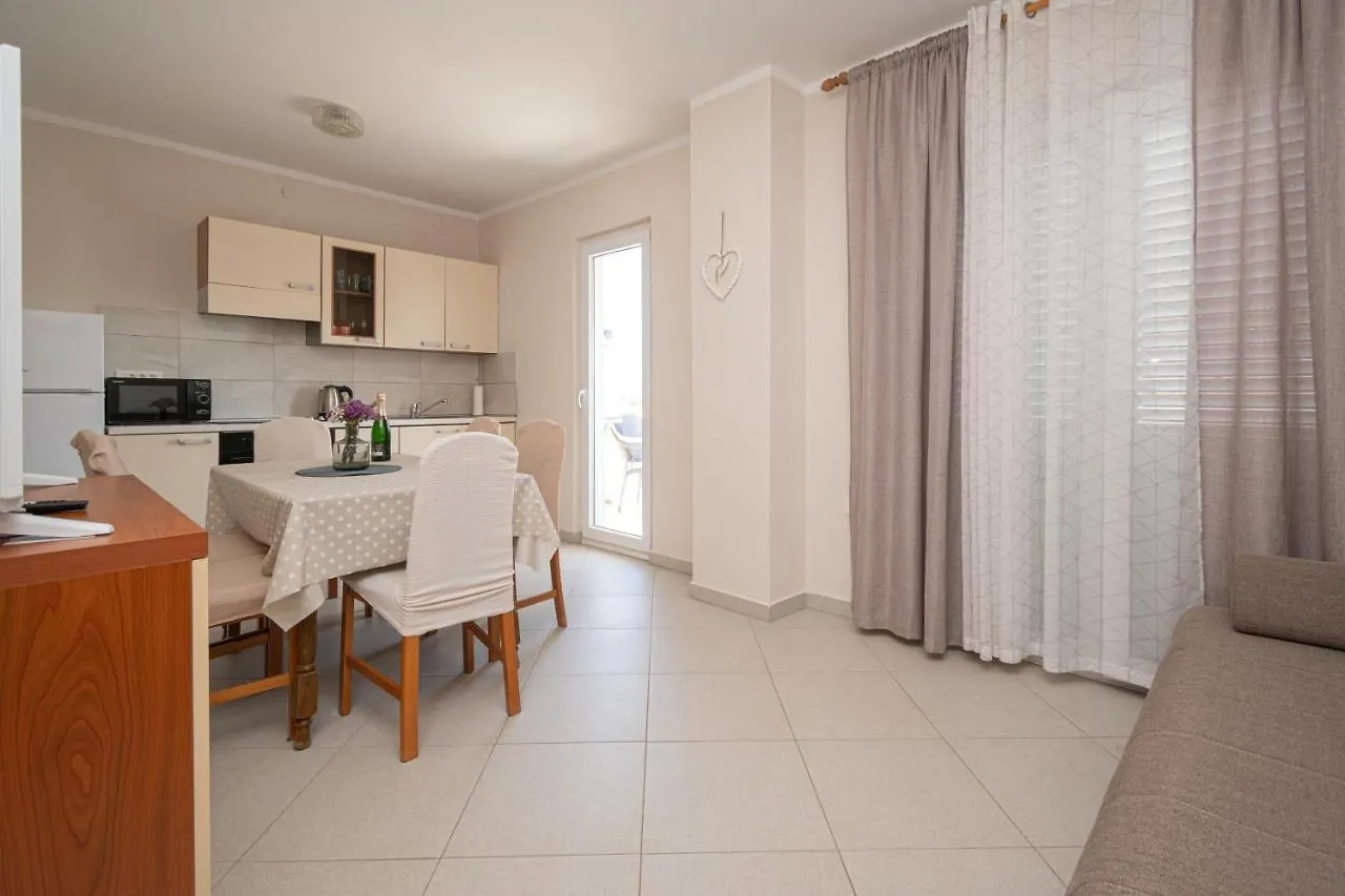 Apartment Povljana 6298B 0*,  Croatia