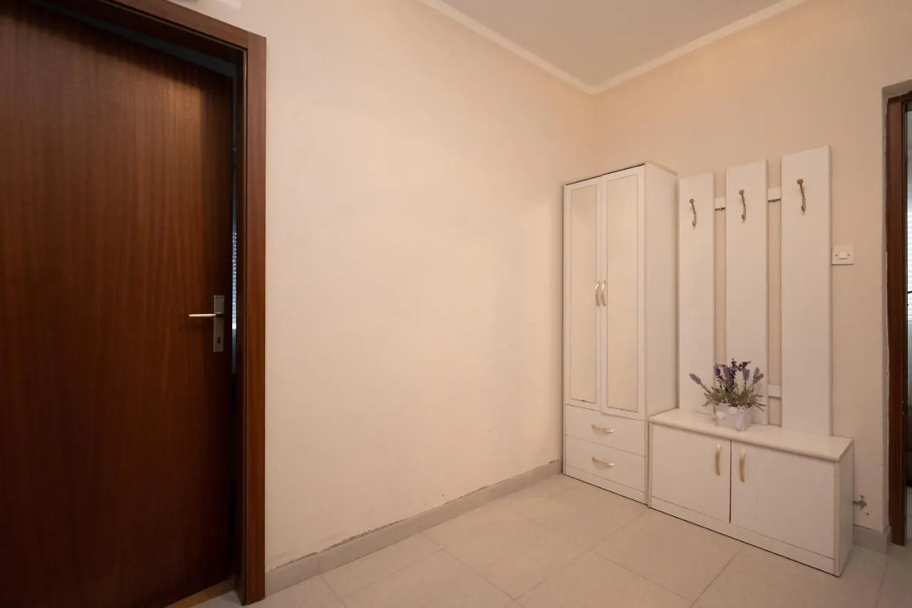 Apartment Povljana 6298B