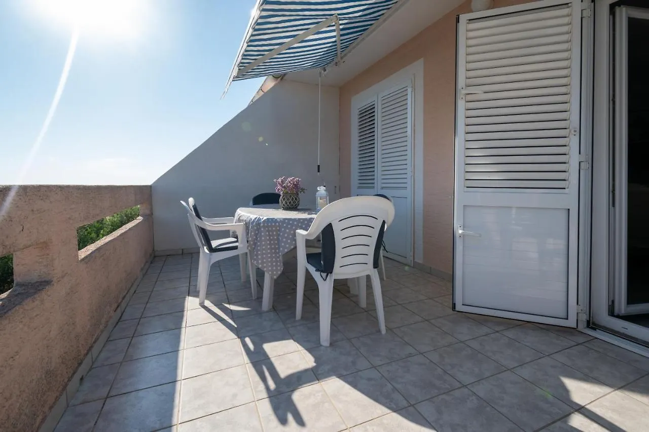 Apartment Povljana 6298B