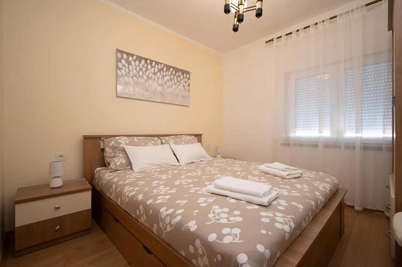 Apartment Povljana 6298B 0*,