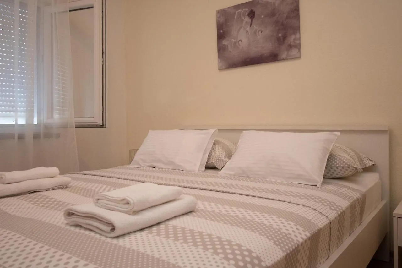 Apartment Povljana 6298B