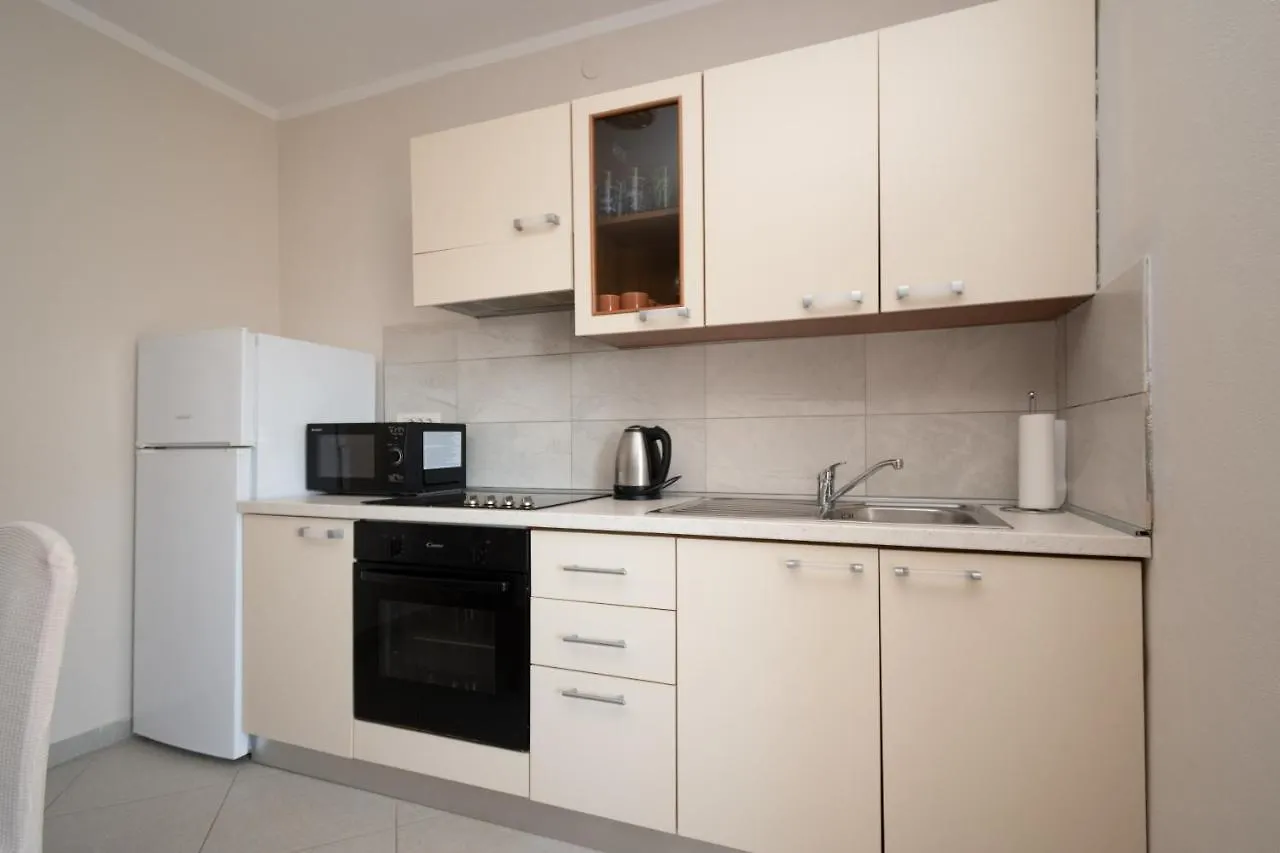 Apartment Povljana 6298B