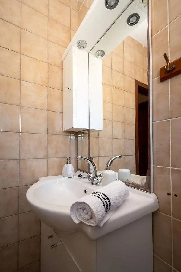Apartment Povljana 6298B 0*,